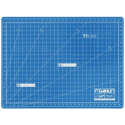 Self-healing cutting mat with non-cuttable core (22 x 30 cm) Dahle